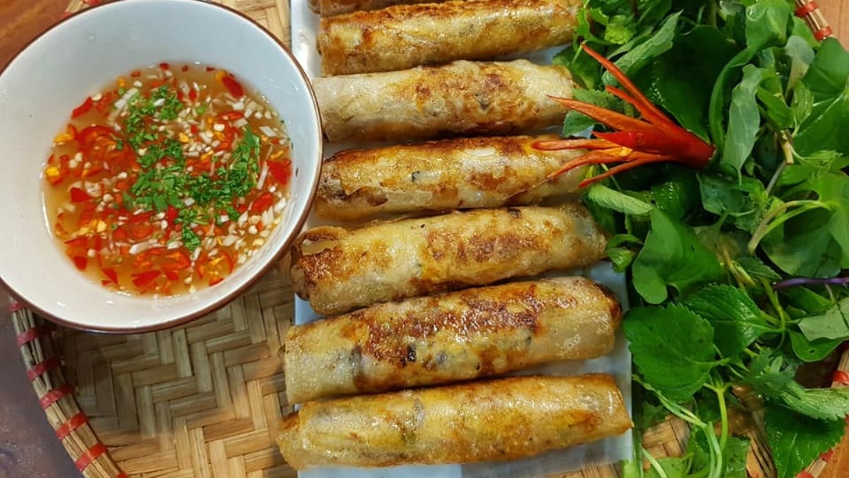 Nem (Fried pork rolls)